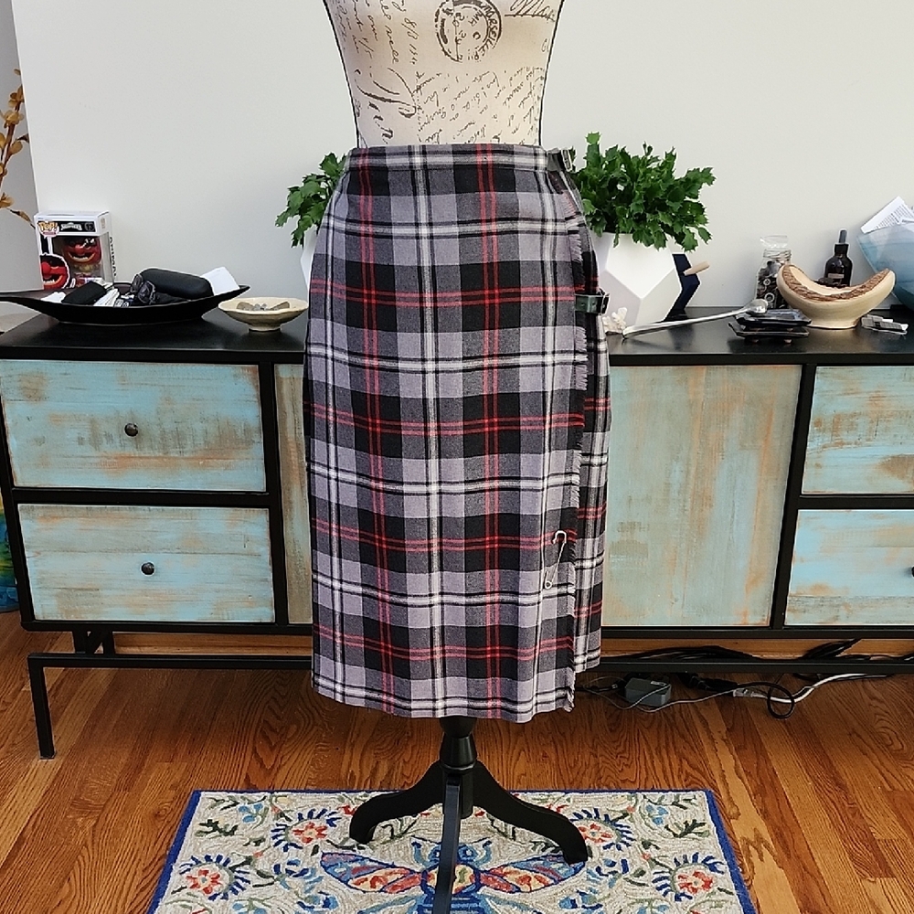 Kilted Skirt - Moffat Weavers Moffat Modern Tartan Kilt - 27 inch length